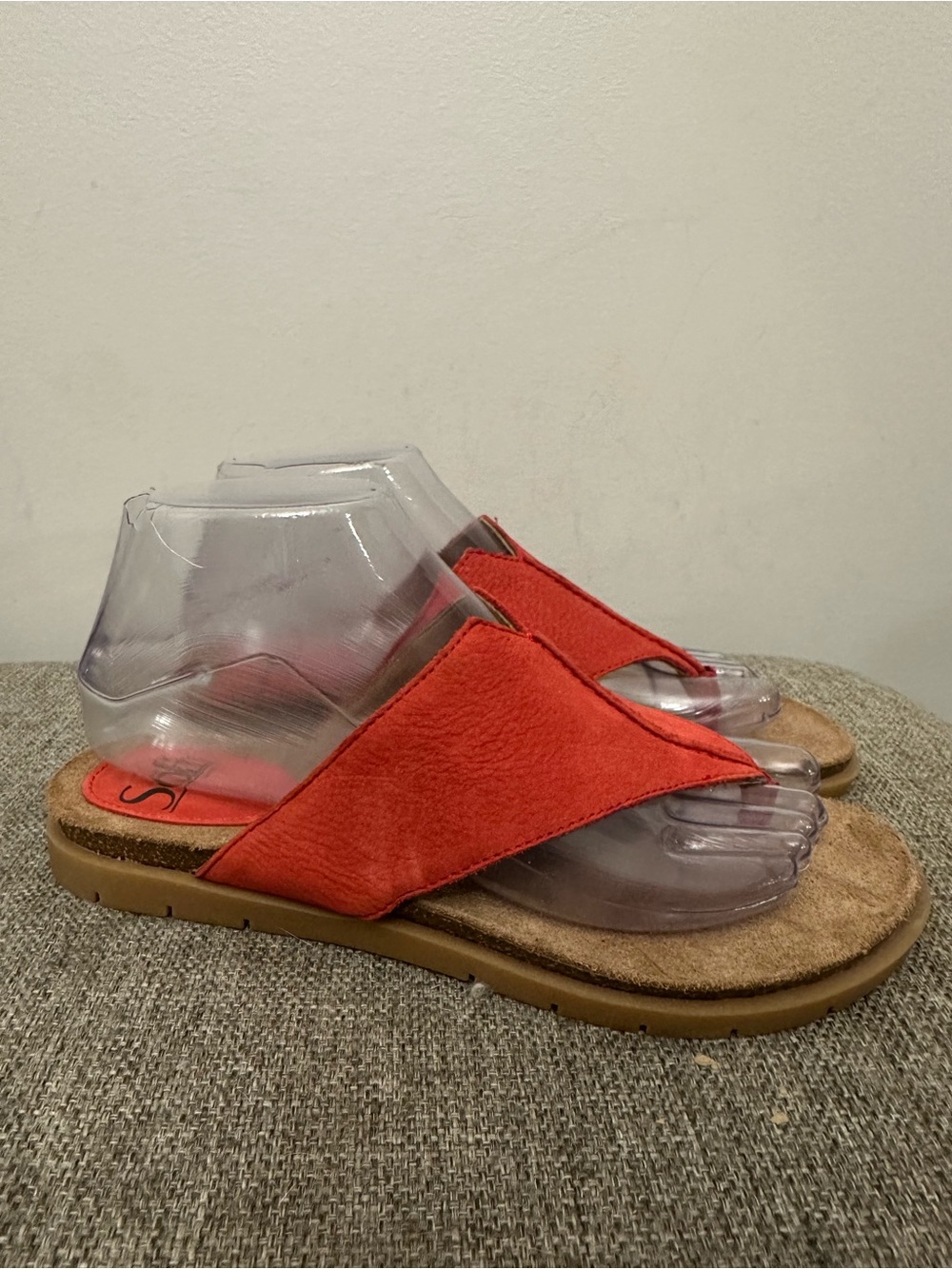 Sofft Women’s Red Leather Thong Sandals Comfort Slip On Size 7M